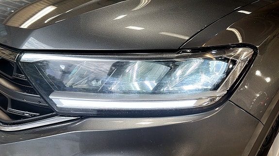 Volkswagen T-Roc 15 of 19
