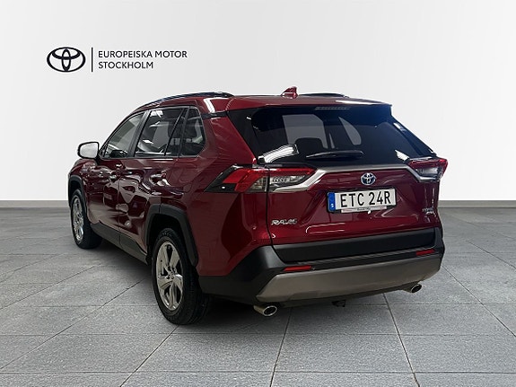 Toyota RAV4 2 of 20