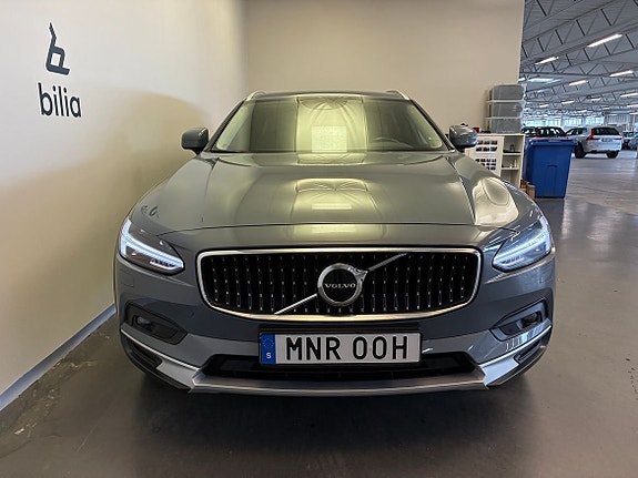 Volvo V90 Cross Country 2 of 21