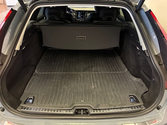 Volvo V90 Cross Country 9 of 21