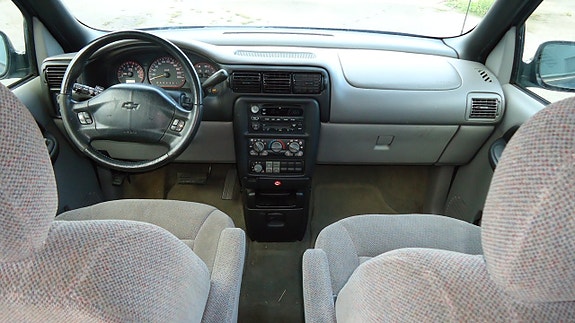 Chevrolet Trans Sport 17 of 18