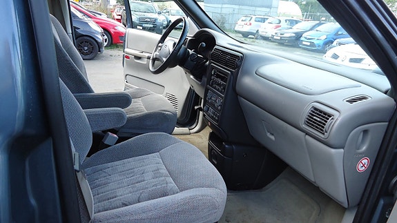 Chevrolet Trans Sport 16 of 18