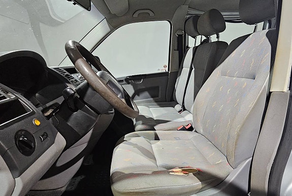 Volkswagen Caravelle 10 of 21