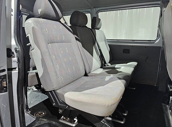 Volkswagen Caravelle 9 of 21