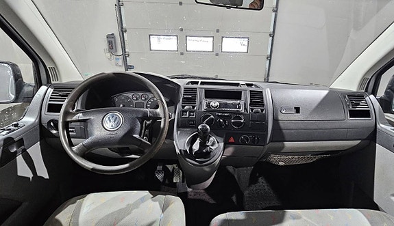 Volkswagen Caravelle 3 of 21
