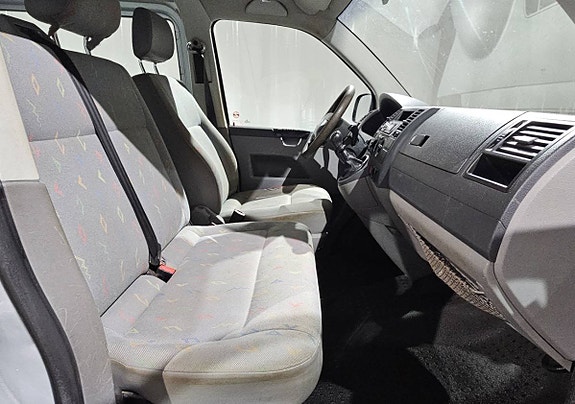Volkswagen Caravelle 6 of 21