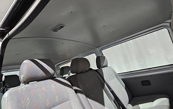 Volkswagen Caravelle 14 of 21