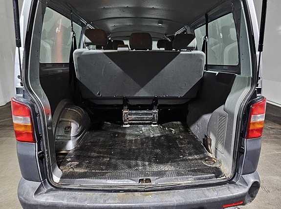Volkswagen Caravelle 13 of 21