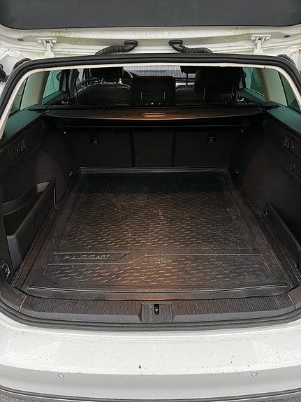 Volkswagen Passat Alltrack 12 of 14