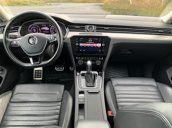 Volkswagen Passat Alltrack 9 of 14