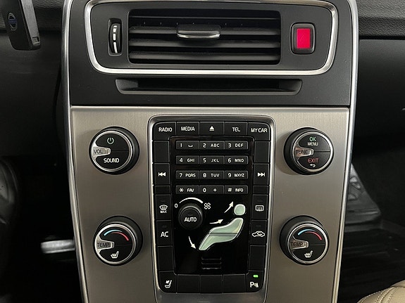 Volvo V60 24 of 28