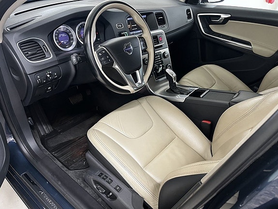Volvo V60 10 of 28