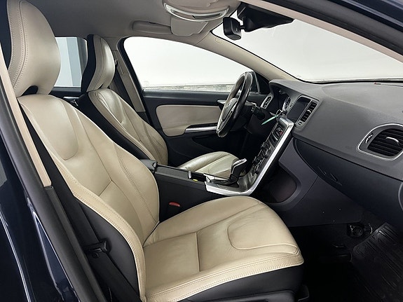 Volvo V60 11 of 28
