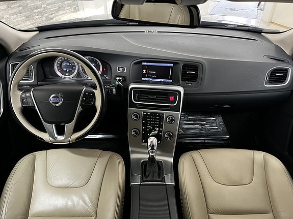 Volvo V60 12 of 28