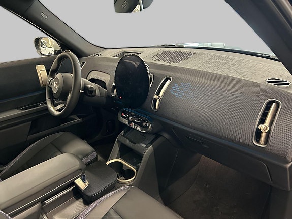 MINI Countryman SE 8 of 16