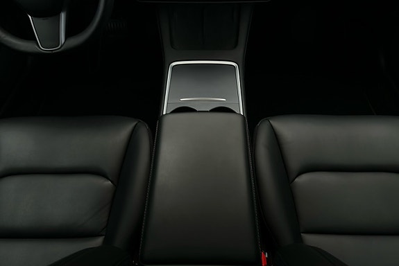 Tesla Model 3 8 of 26