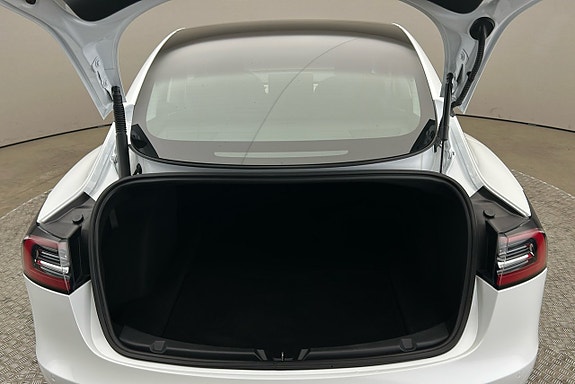 Tesla Model 3 13 of 26