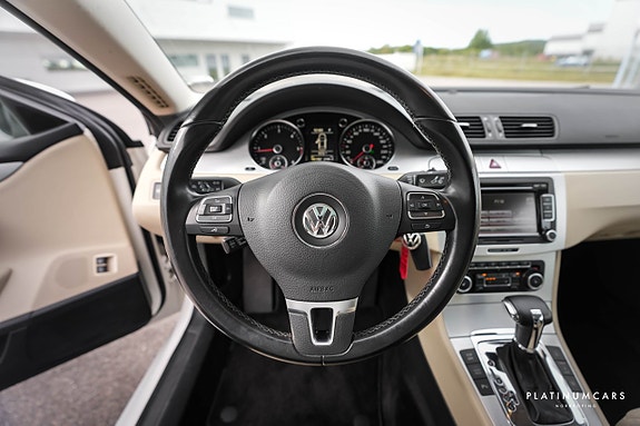 Volkswagen Passat CC 9 of 19