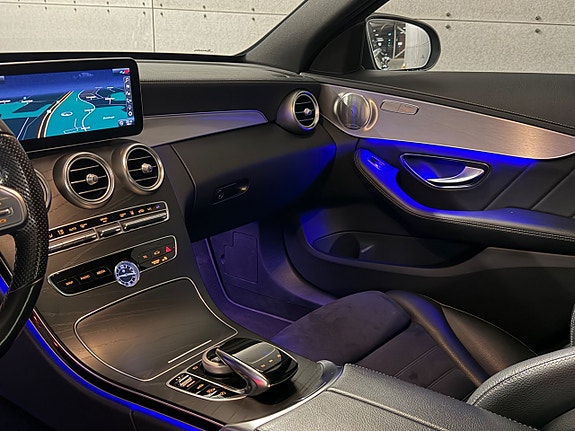 Mercedes-Benz C400 11 of 24