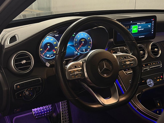 Mercedes-Benz C400 10 of 24