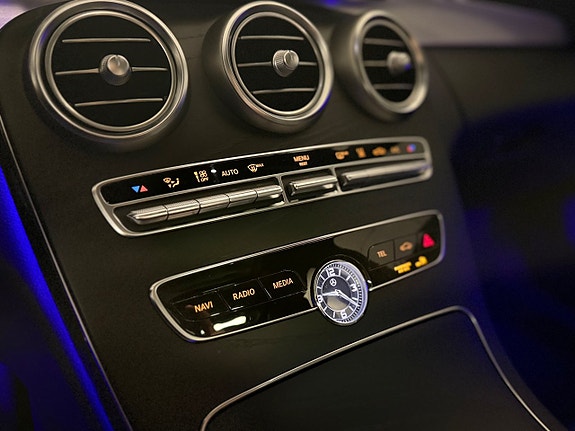 Mercedes-Benz C400 22 of 24