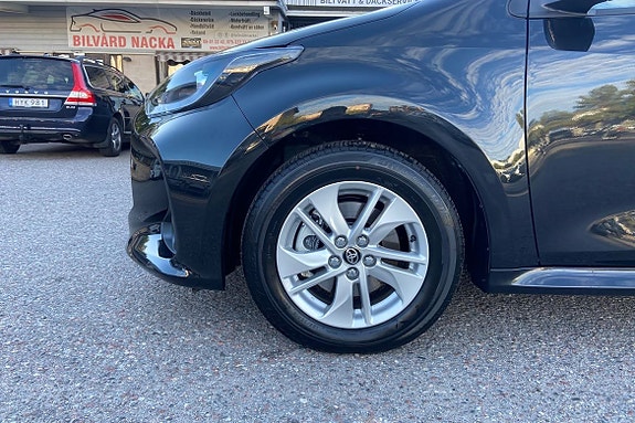 Toyota Yaris 17 of 21