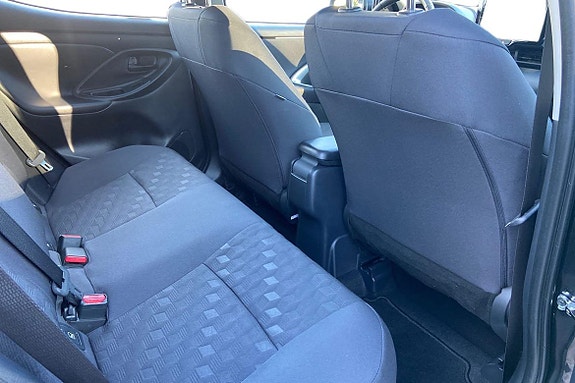 Toyota Yaris 9 of 21