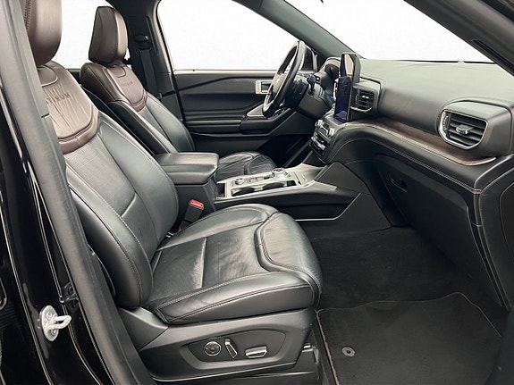 Ford Explorer 23 of 30