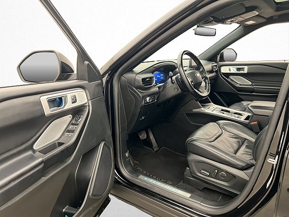 Ford Explorer 9 of 30