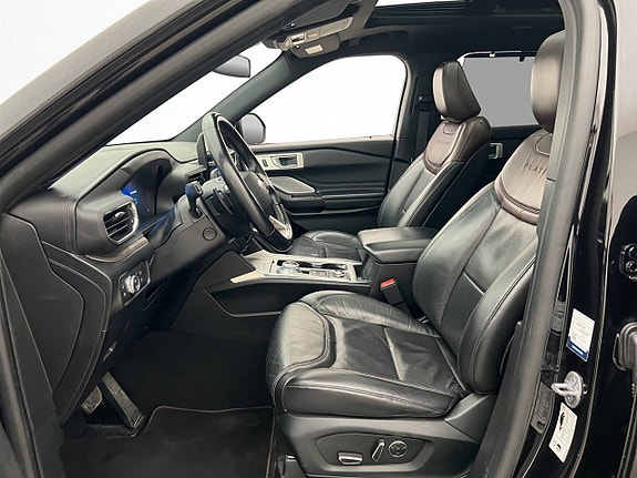 Ford Explorer 10 of 30