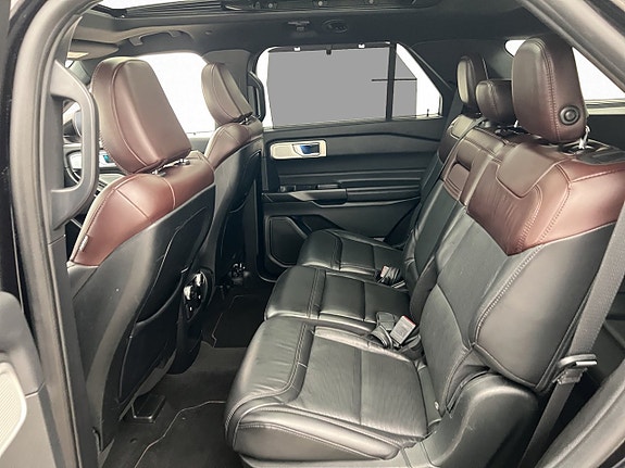 Ford Explorer 25 of 30
