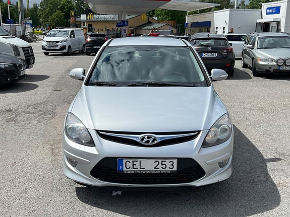Hyundai i30 2 of 18
