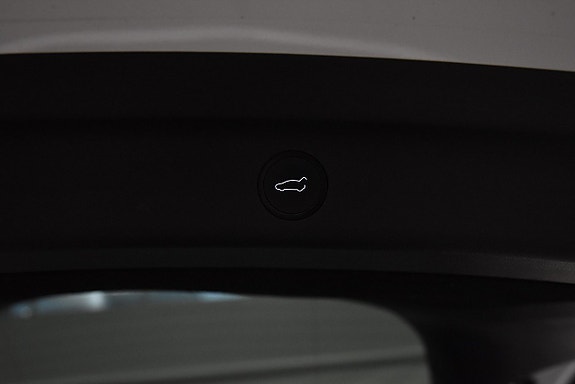 Tesla Model Y 25 of 26