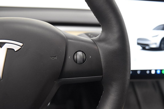 Tesla Model Y 11 of 26