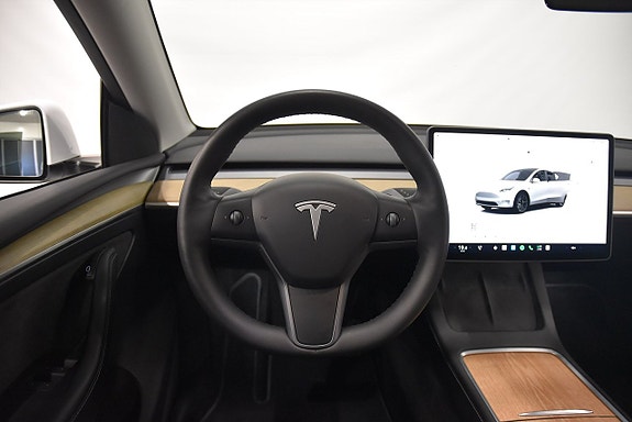 Tesla Model Y 2 of 26
