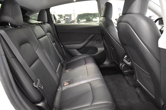 Tesla Model Y 14 of 26