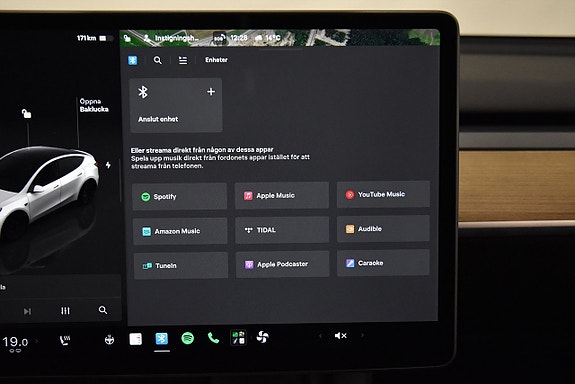 Tesla Model Y 19 of 26