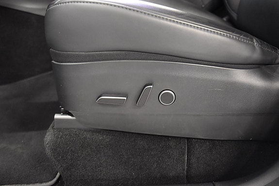 Tesla Model Y 16 of 26