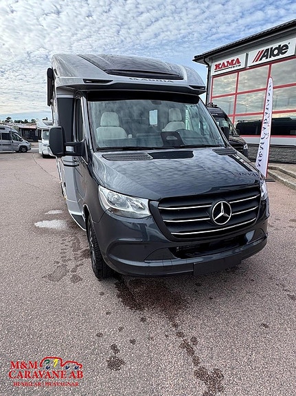 Adria Coral SUPREME MB 670 DL Långbädd Face to Face 2 of 8