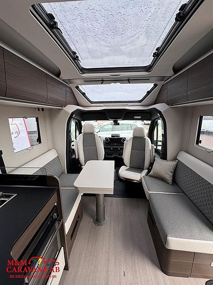 Adria Coral SUPREME MB 670 DL Långbädd Face to Face 5 of 8