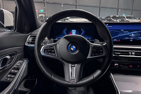 BMW 330e 14 of 26