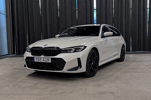 BMW 330e 2 of 26