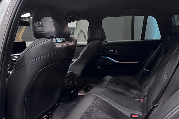 BMW 330e 12 of 26