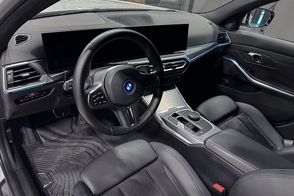 BMW 330e 11 of 26