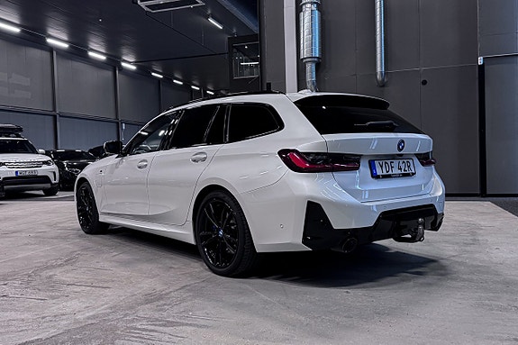 BMW 330e 4 of 26