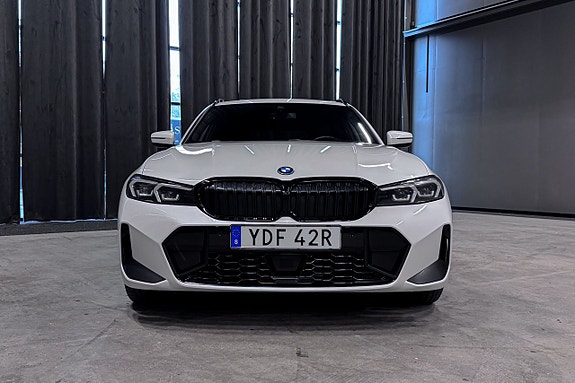 BMW 330e 9 of 26