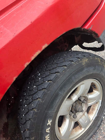 Mazda B2500 3 of 8