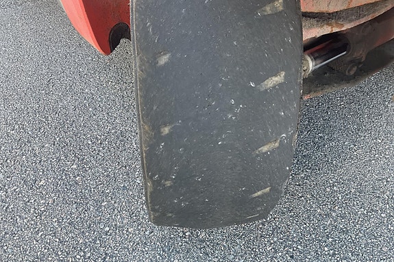 Linde Motviktstruck 14 of 25