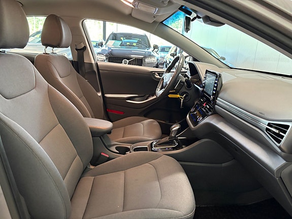 Hyundai IONIQ 12 of 20
