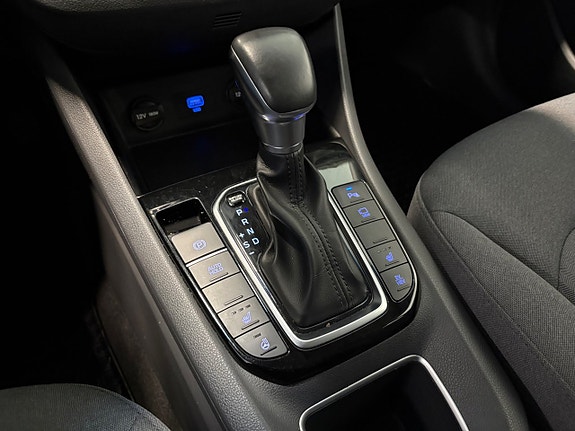 Hyundai IONIQ 17 of 20
